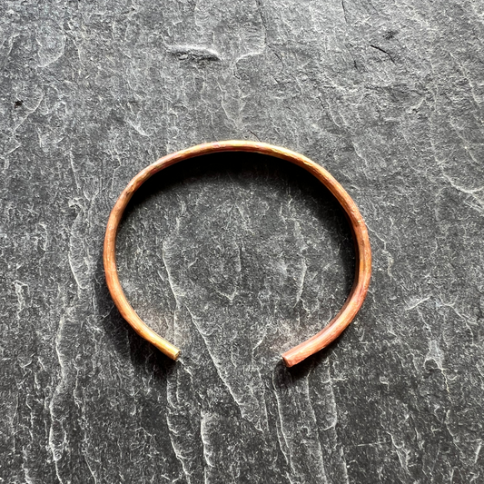 Varine apyranke tekstura ranku darbas pagaminta Lietuvoje bracelet